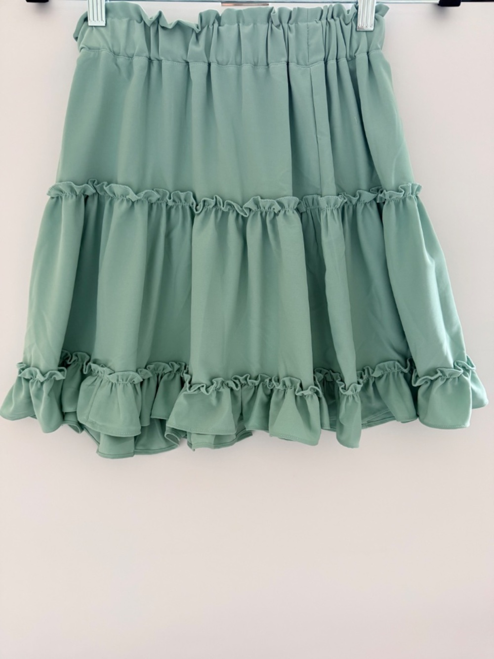 Zenana Sage Green Tiered Ruffle Mini Skirt Size S Boho Flowy Elastic Waist - Picture 2 of 7